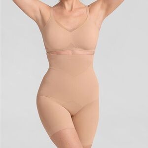 NWT Honeylove The Super Power Short in Sans size Small